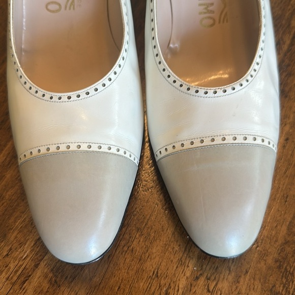 Salvatore Ferragamo | Vintage White & Gray Spectator Pumps, Size 11AAA - Picture 6 of 10